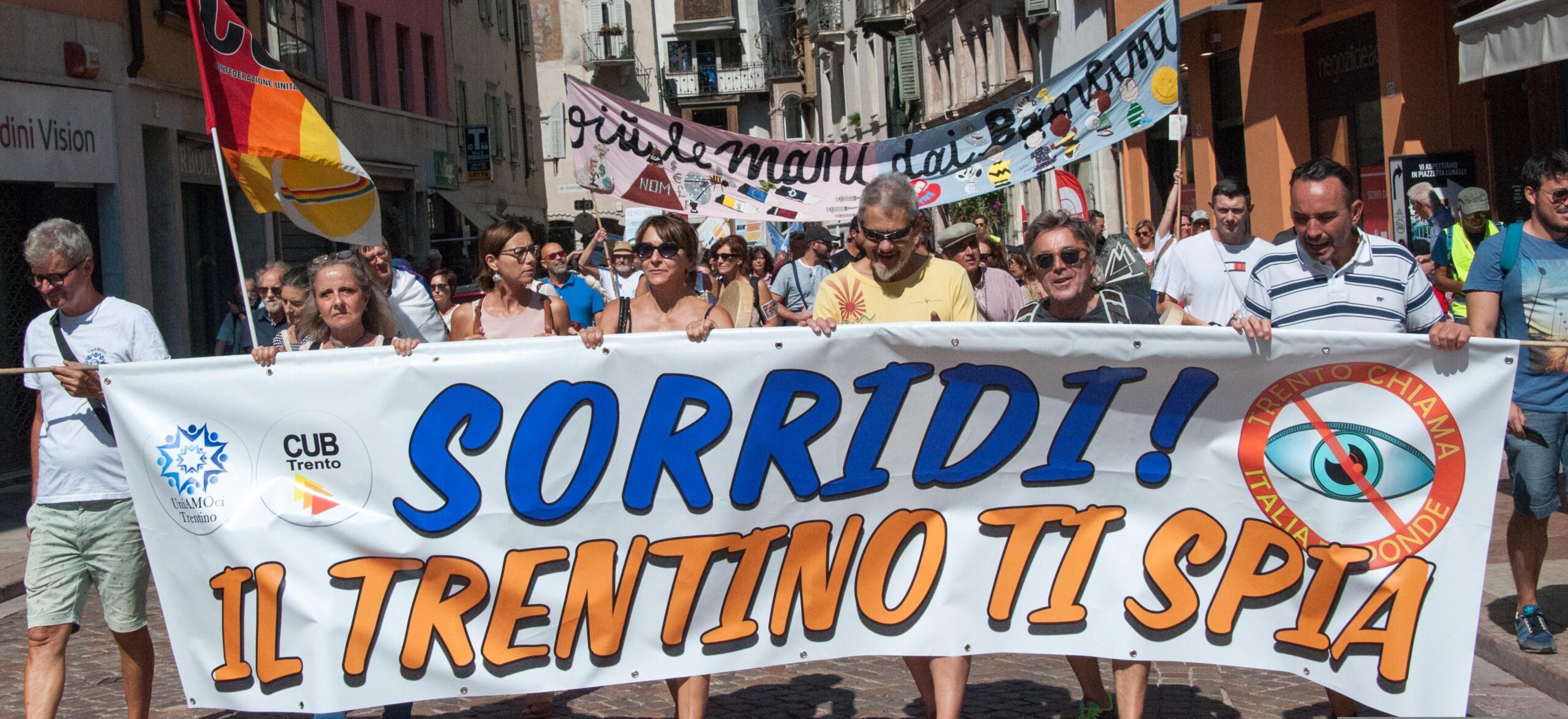 Manifestazione Trento contro le città-prigione